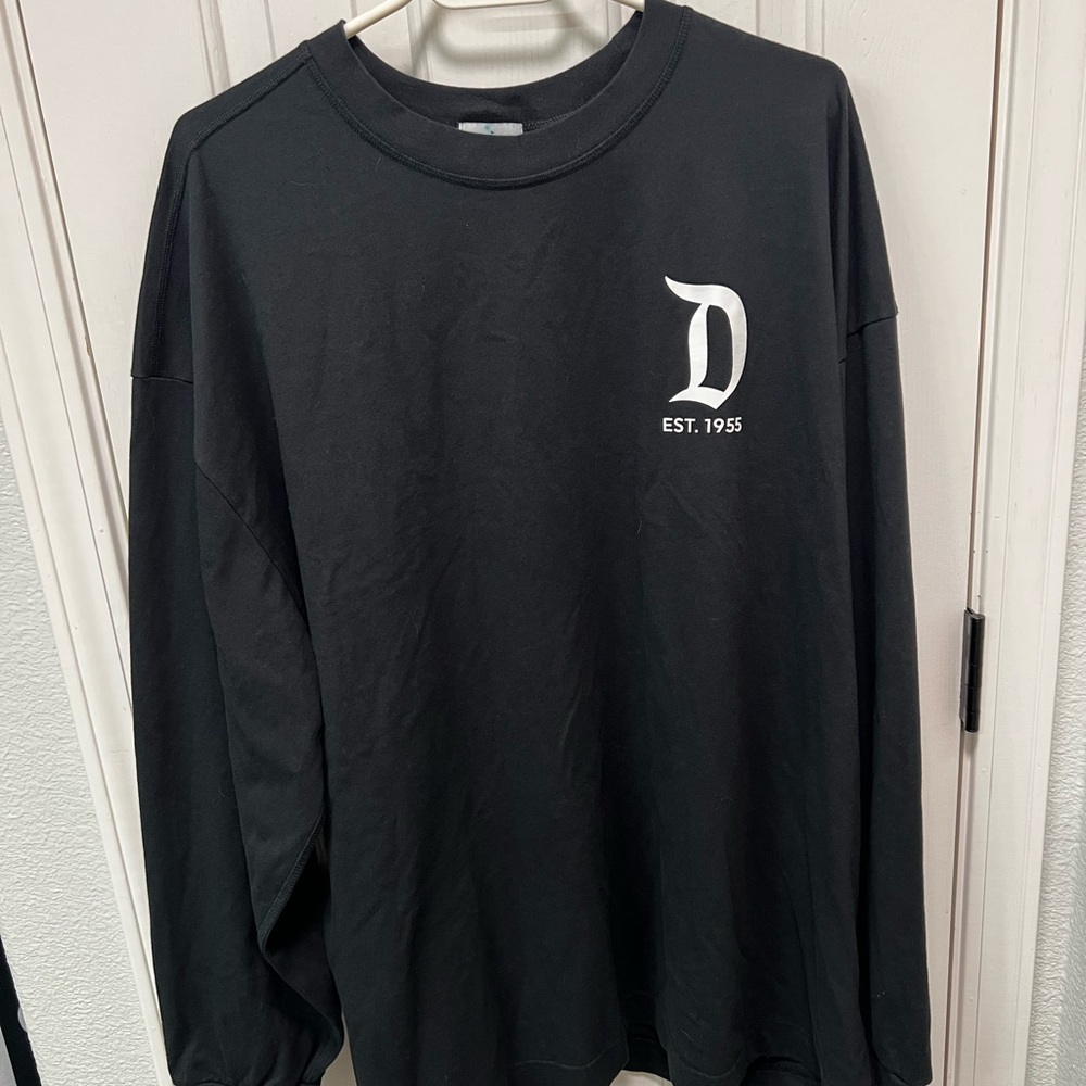Black Disneyland Spirit Jersey/Long-Sleeve Graphic Tee.